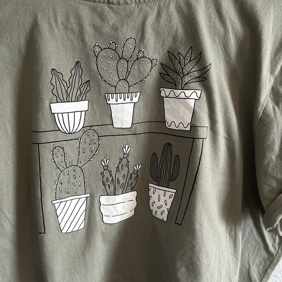 Cactus print graphic cropped tee size XL. - Picture 4 of 4
